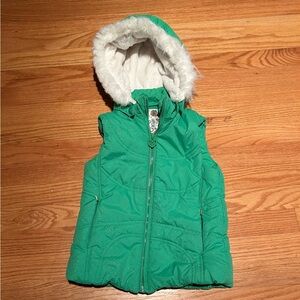 Green Kids Sparkly Hooded Vest. EUC Size M(7/8)